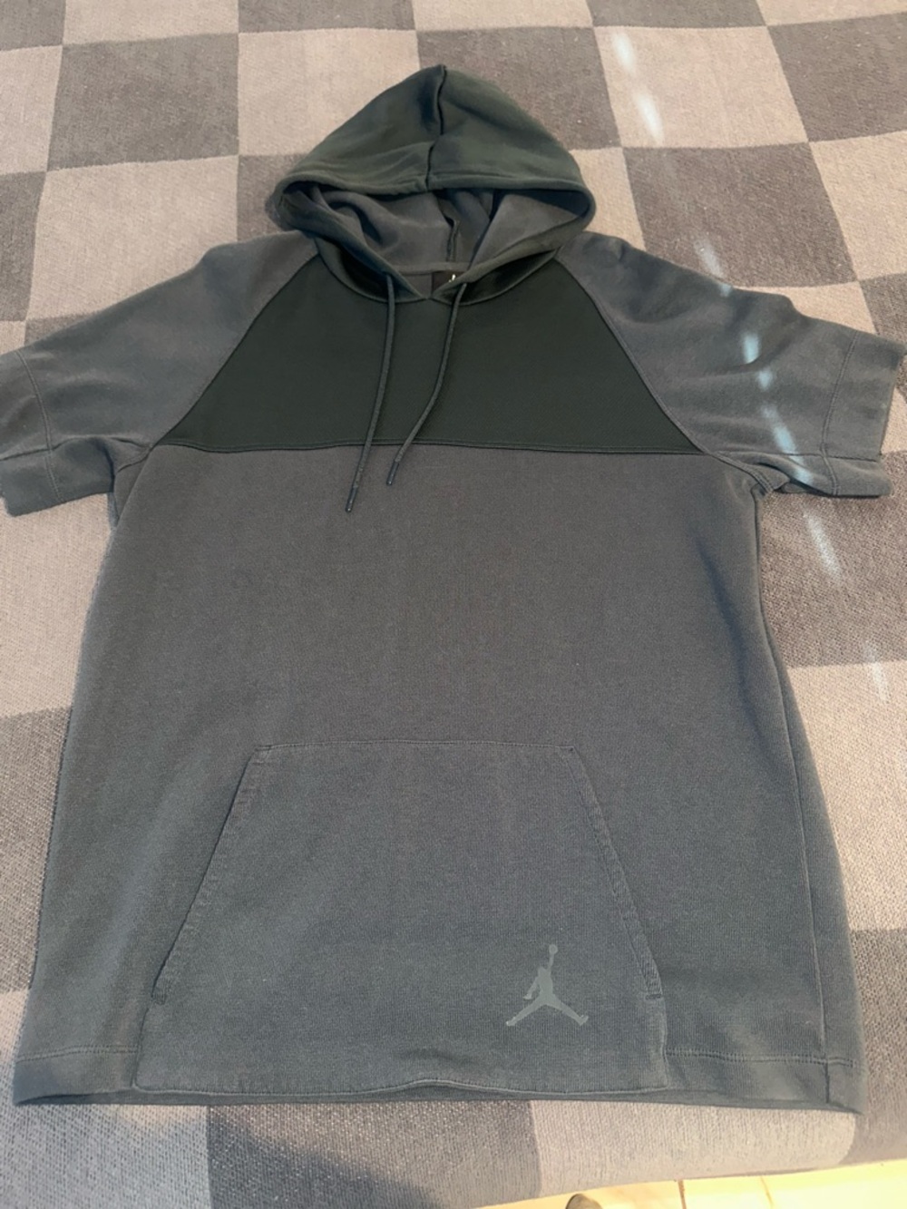Jordan Short-Sleeve Hooded Pullover in Dark Gray and Black